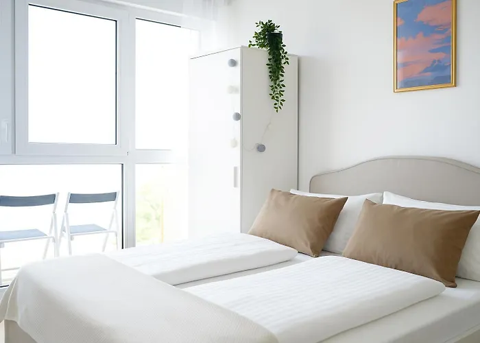Modern Design With Balcony & Free Parking - Long Term
