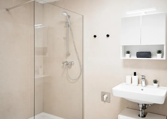 דירה Modern Design With Balcony & Free Parking - Long Term
