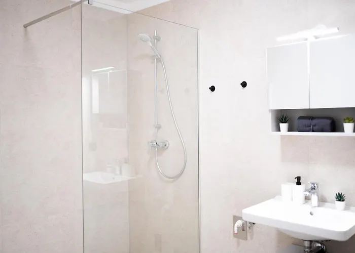 דירה Modern Design With Balcony & Free Parking - Long Term *