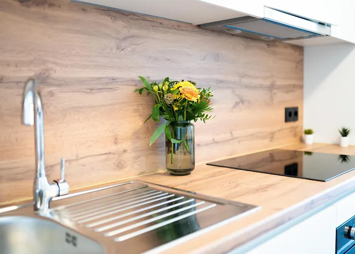 Modern Design With Balcony & Free Parking - Long Term *